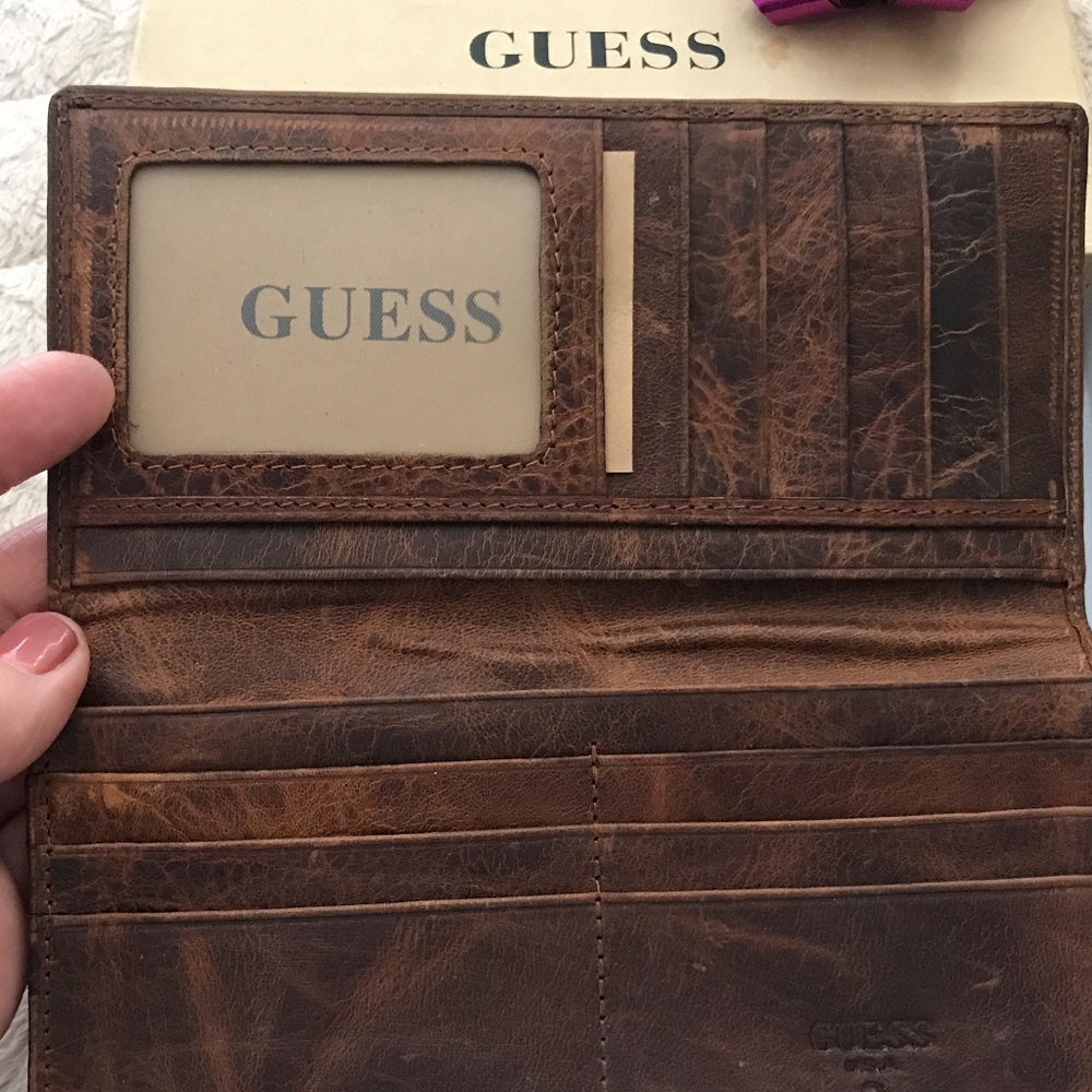 Women's Leather GUESS Wallet-BRAND NEW